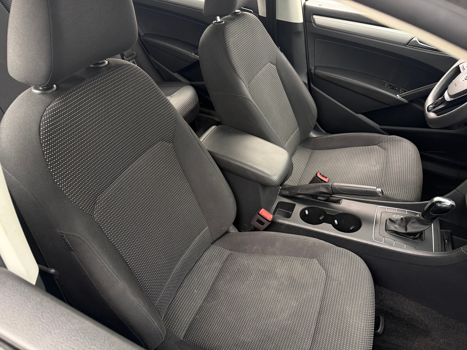 Thumbnail: 2017 Volkswagen Passat - 2