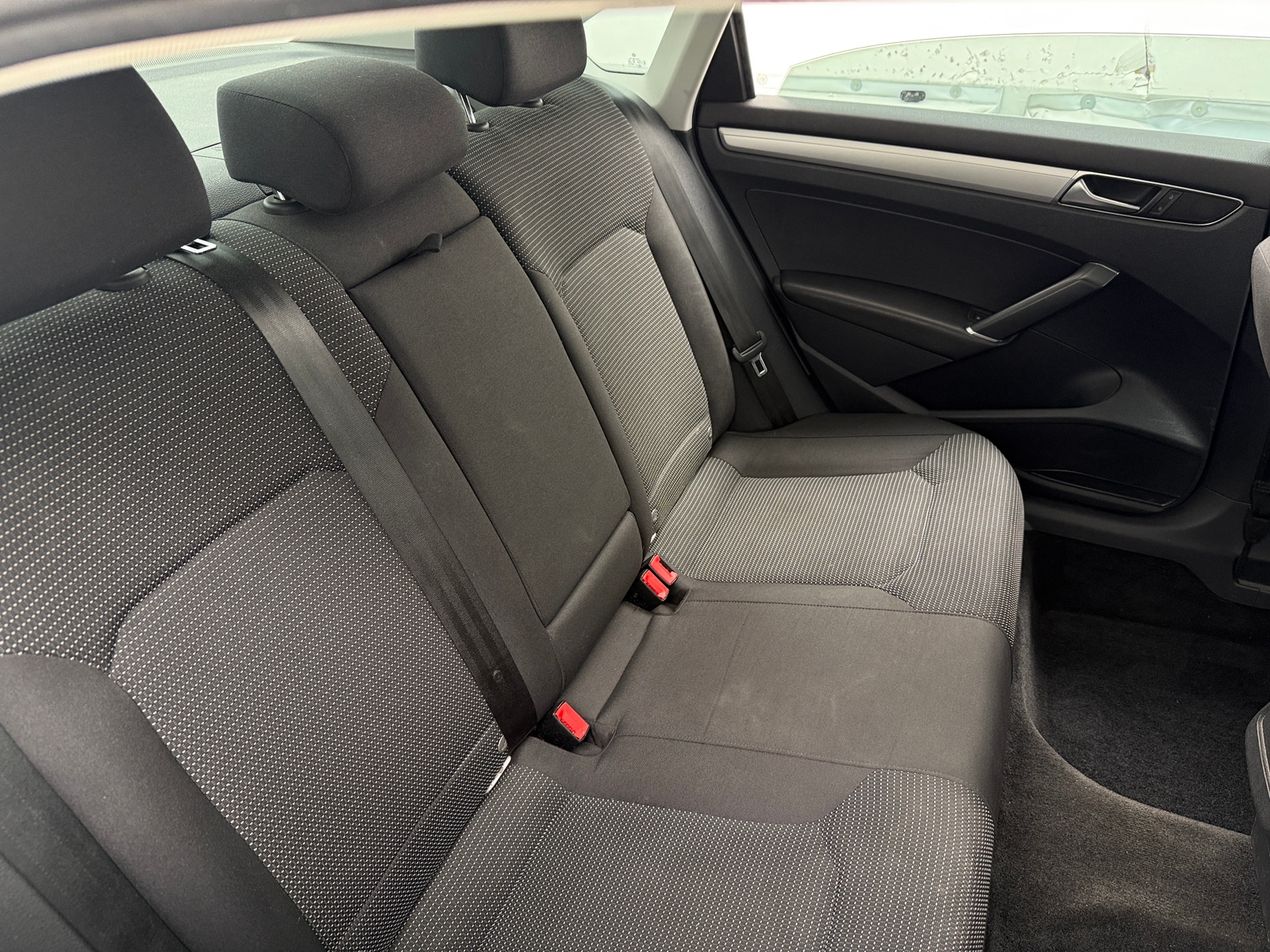 Thumbnail: 2017 Volkswagen Passat - 6