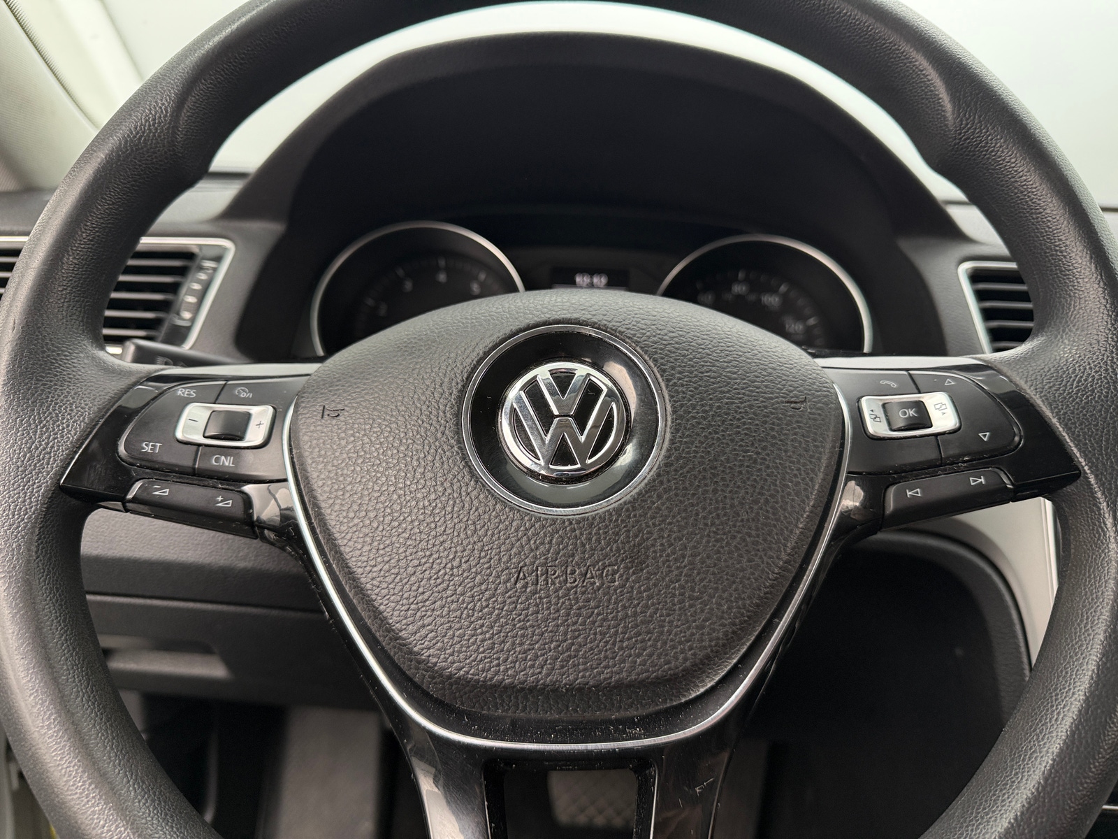 Thumbnail: 2017 Volkswagen Passat - 5