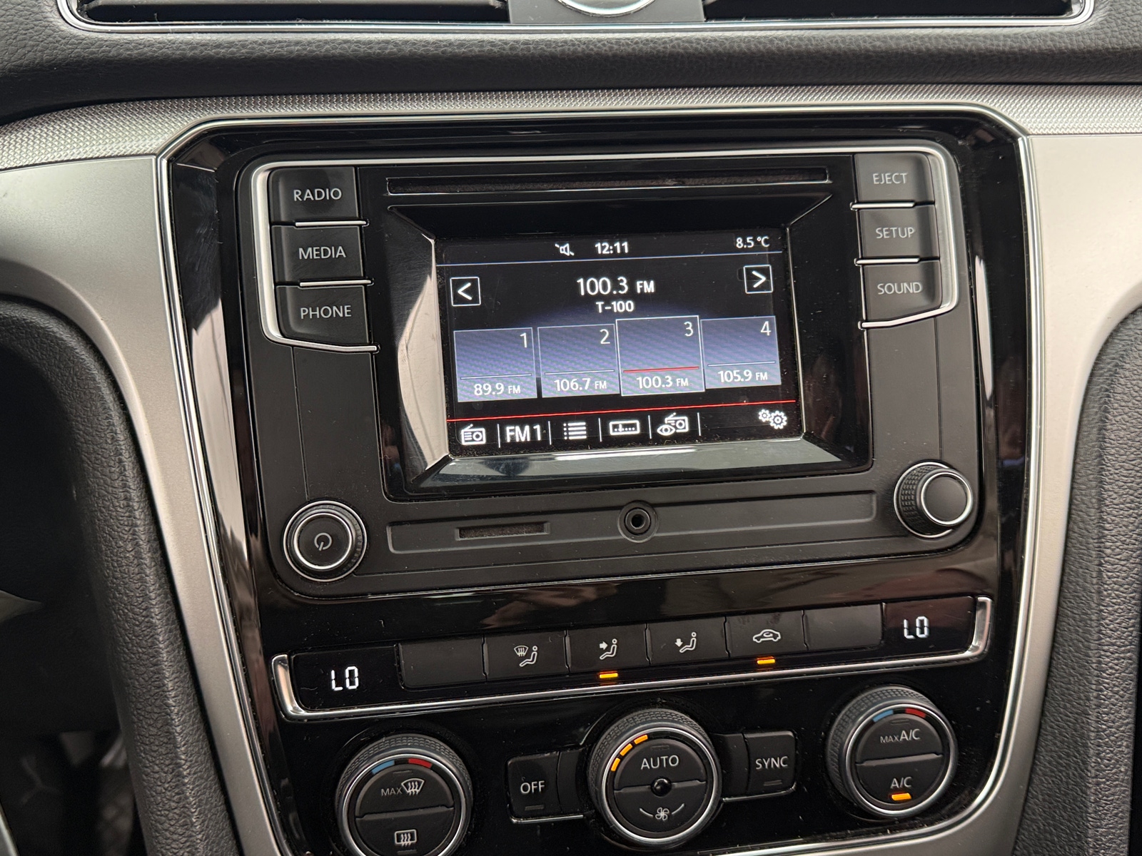 Thumbnail: 2017 Volkswagen Passat - 4