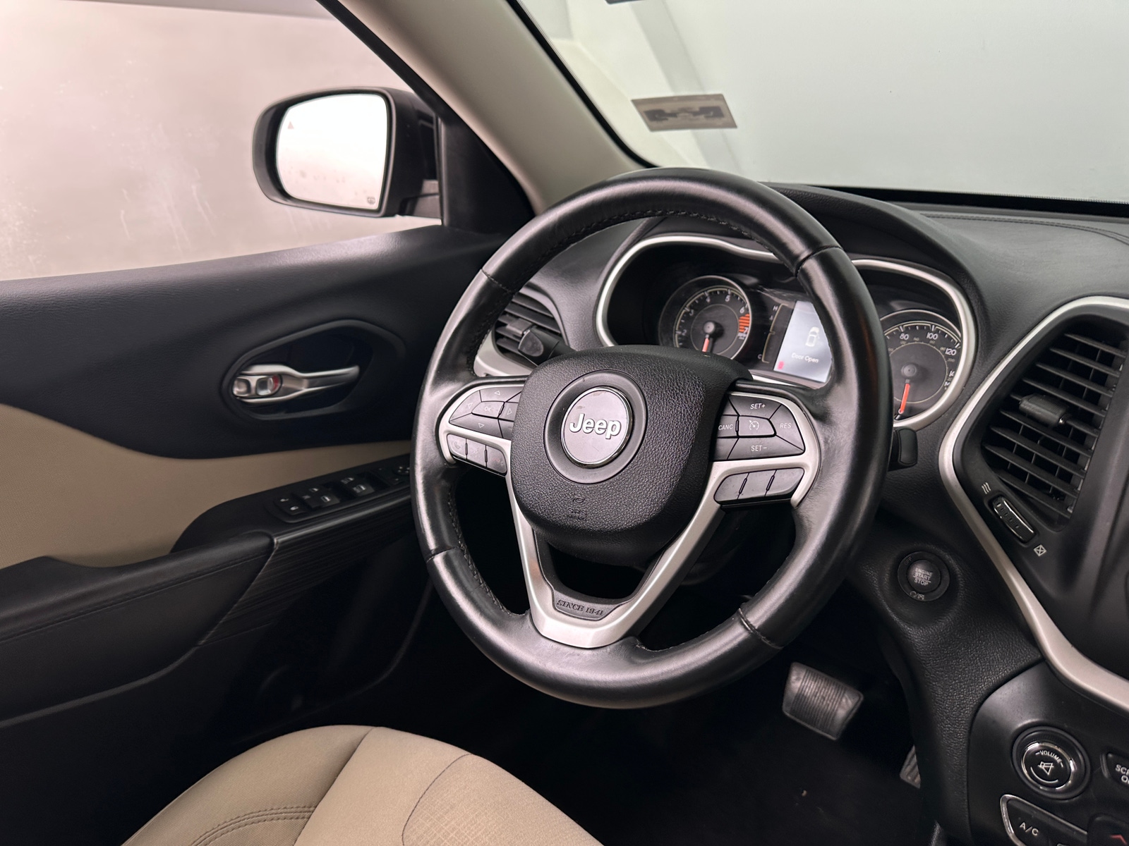 Thumbnail: 2016 Jeep Cherokee - 5