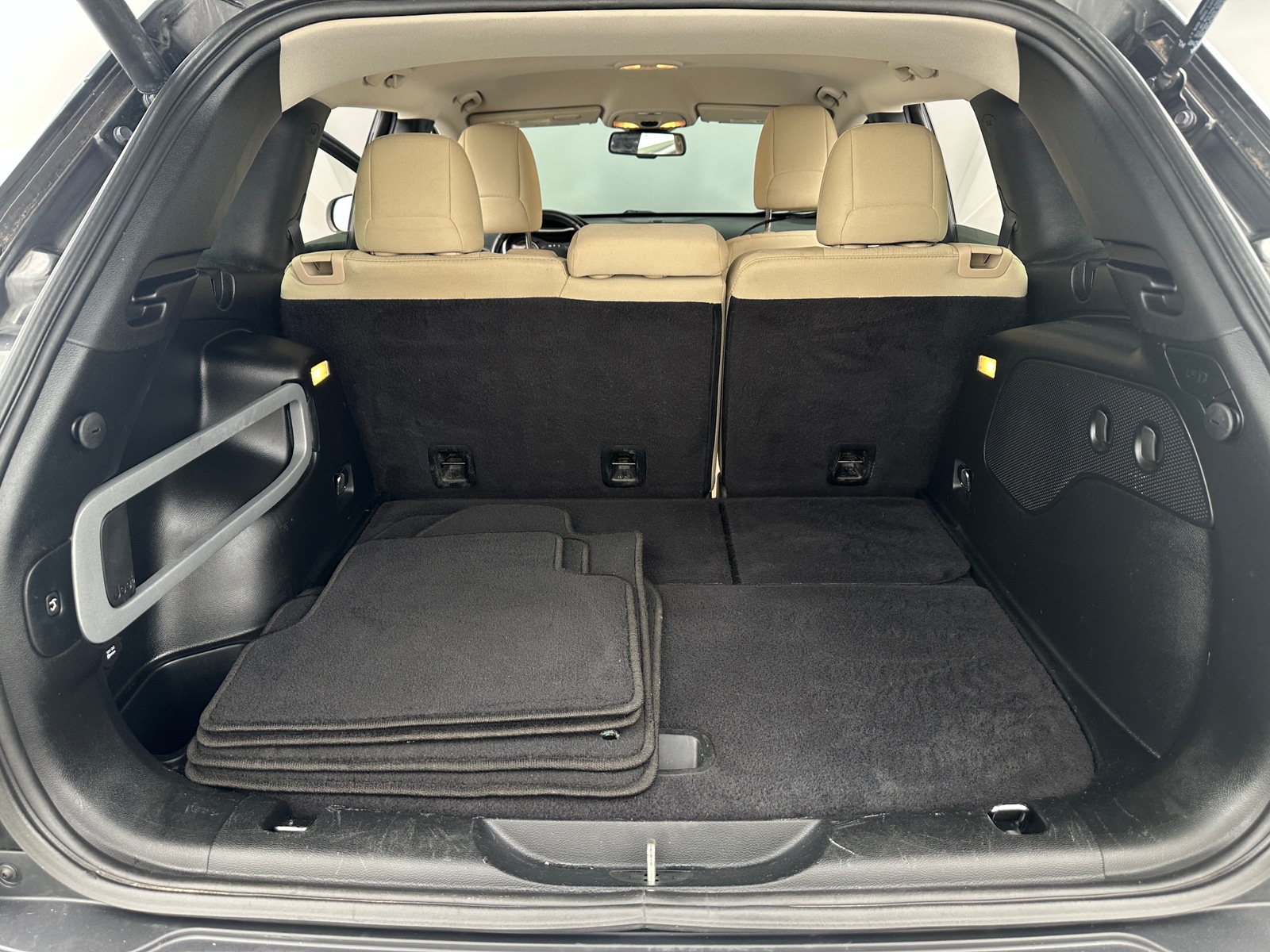 Thumbnail: 2016 Jeep Cherokee - 7