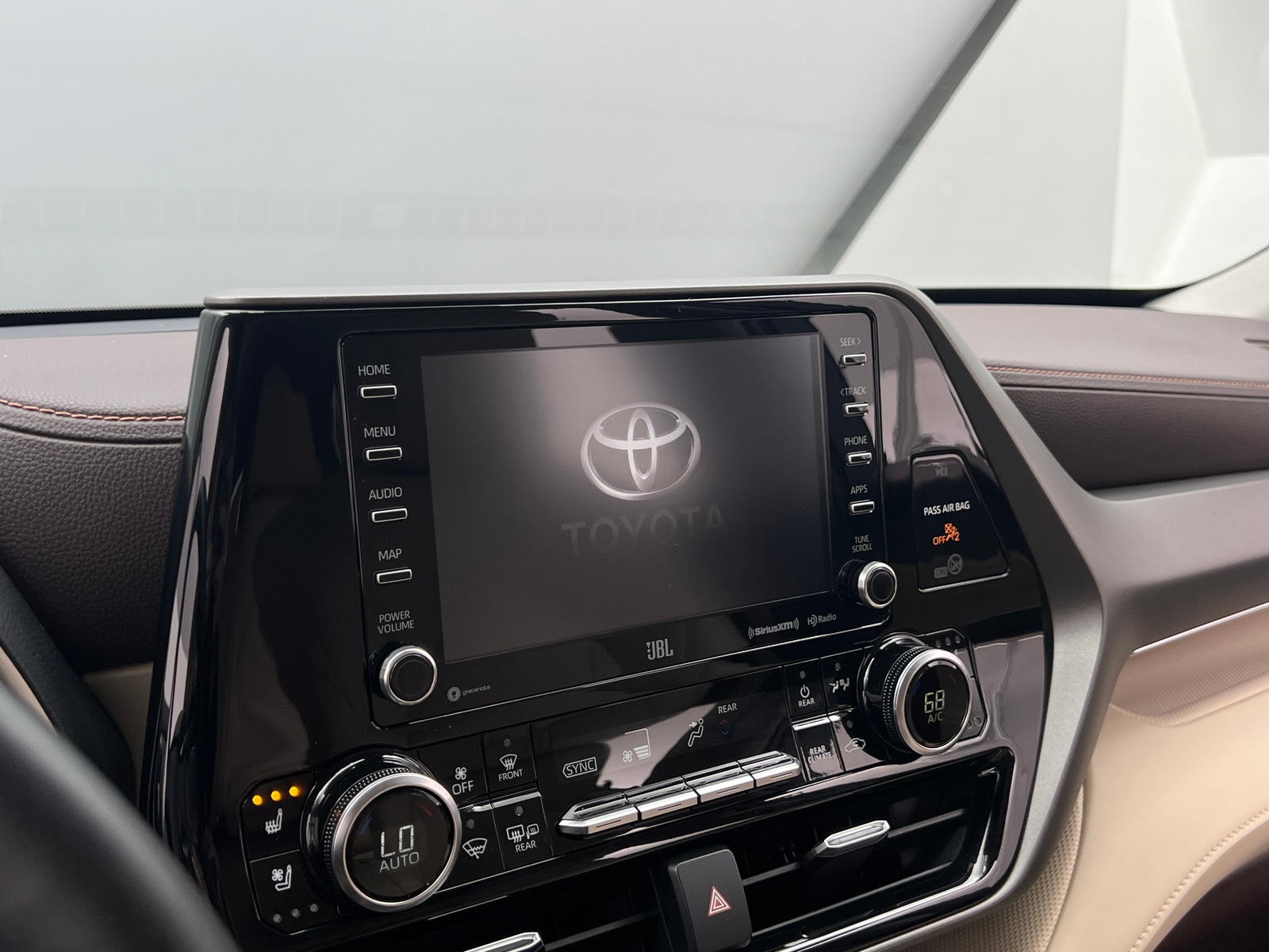 Thumbnail: 2020 Toyota Highlander - 3