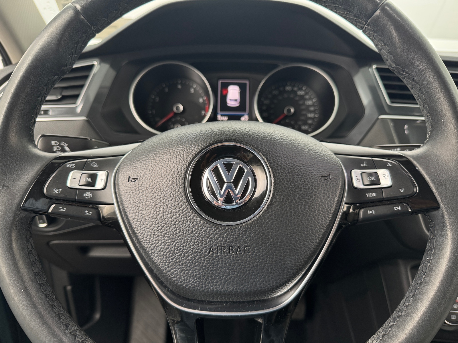 Thumbnail: 2020 Volkswagen Tiguan - 5