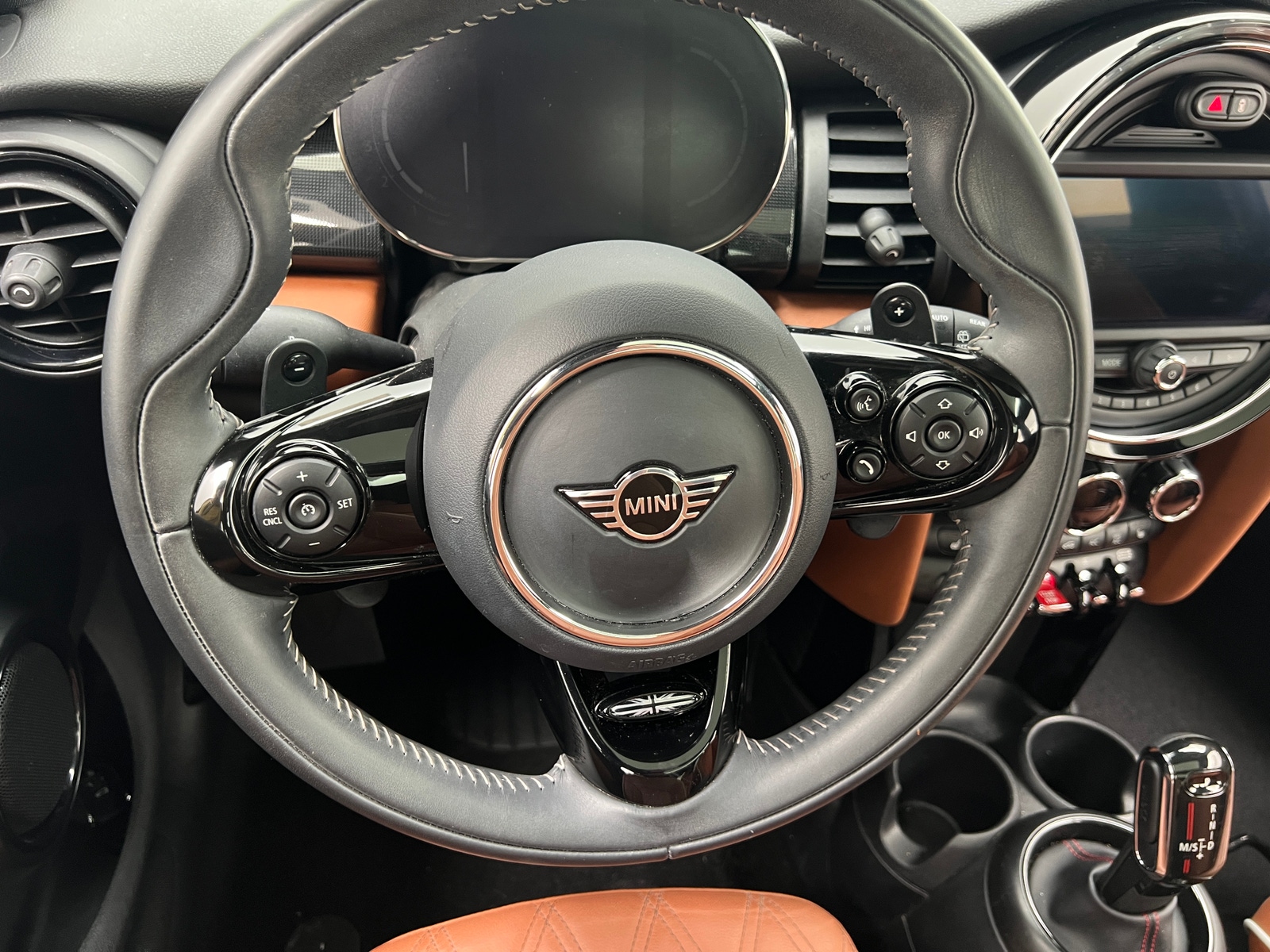 Thumbnail: 2021 MINI Cooper Hardtop - 4