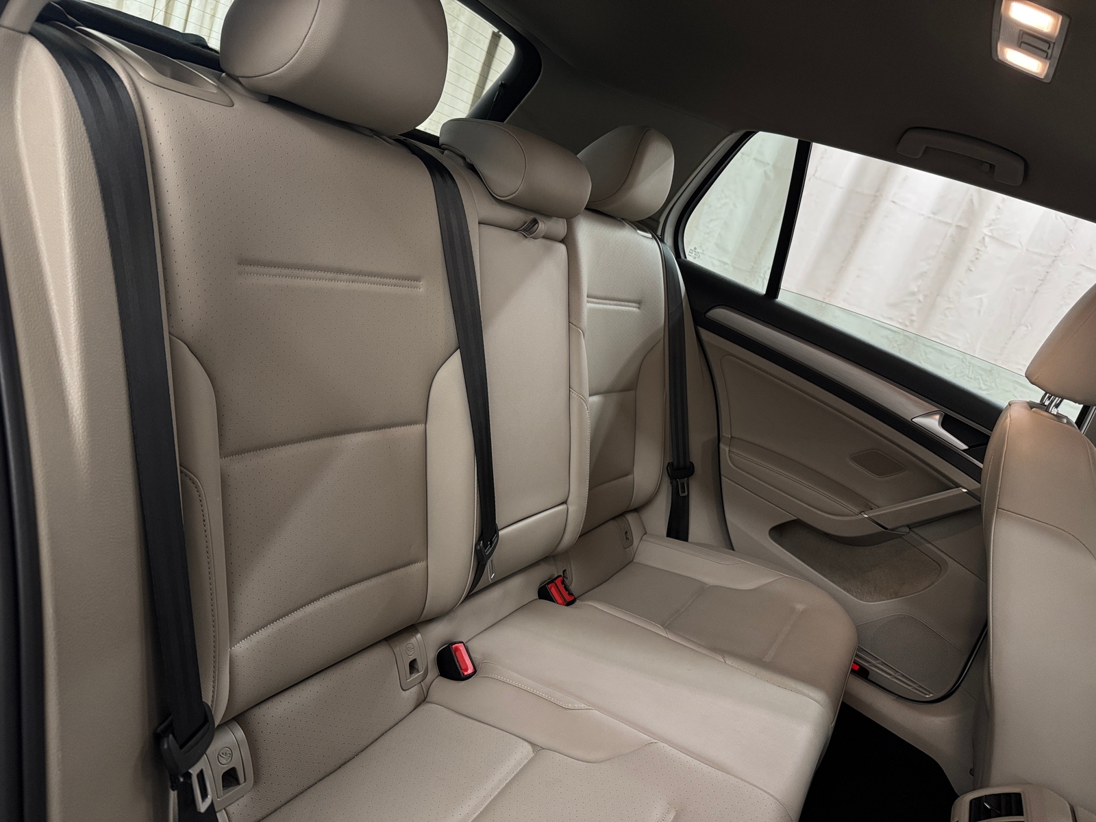 Thumbnail: 2017 Volkswagen Golf - 6