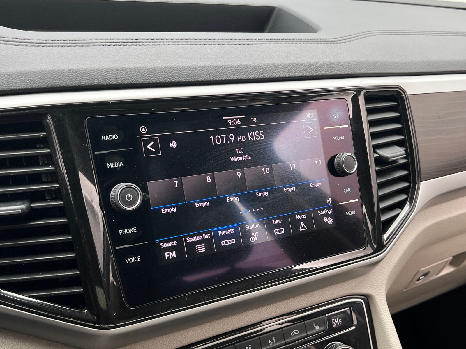 Thumbnail: 2022 Volkswagen Atlas - 3