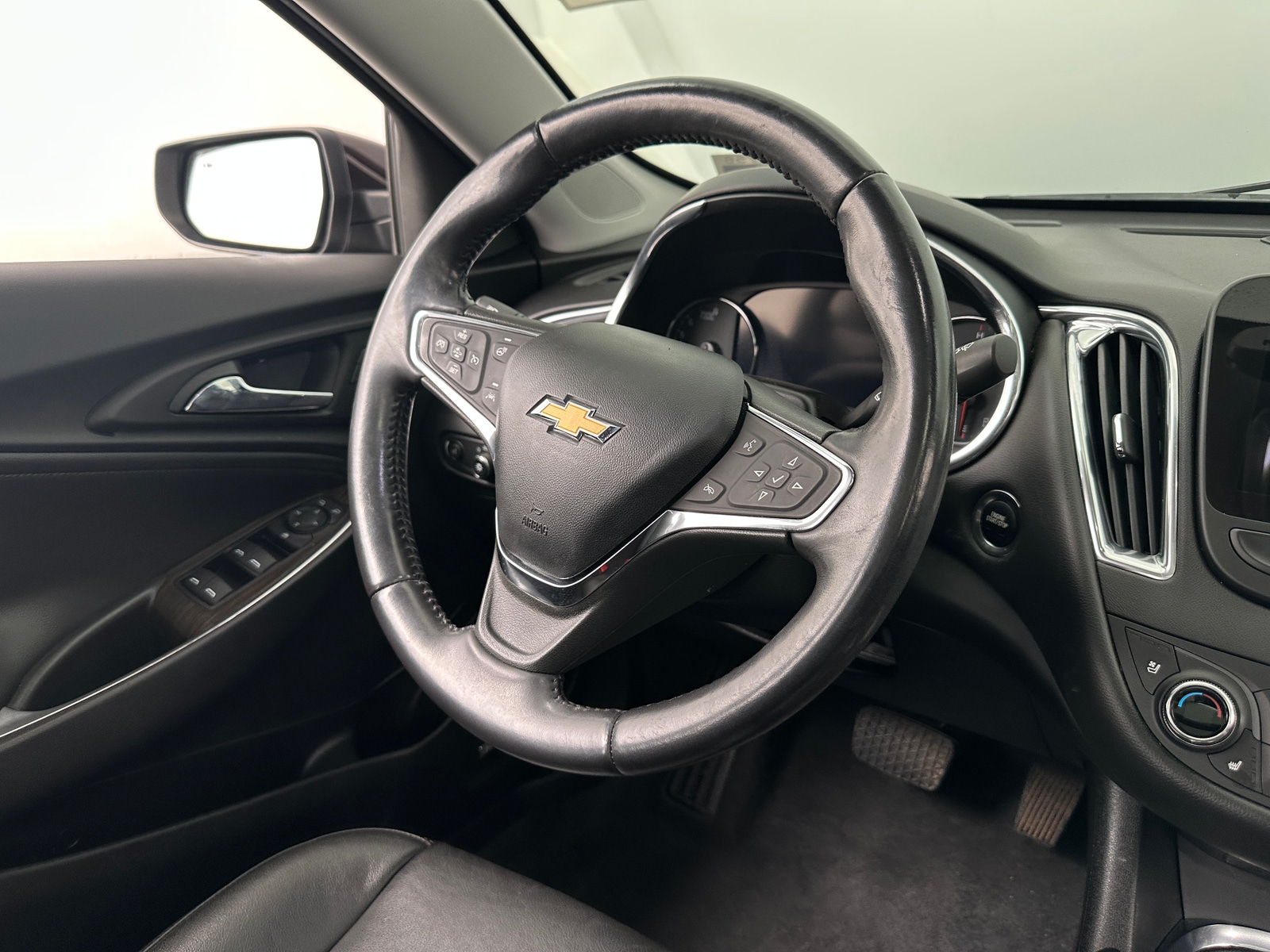 Thumbnail: 2020 Chevrolet Malibu - 4