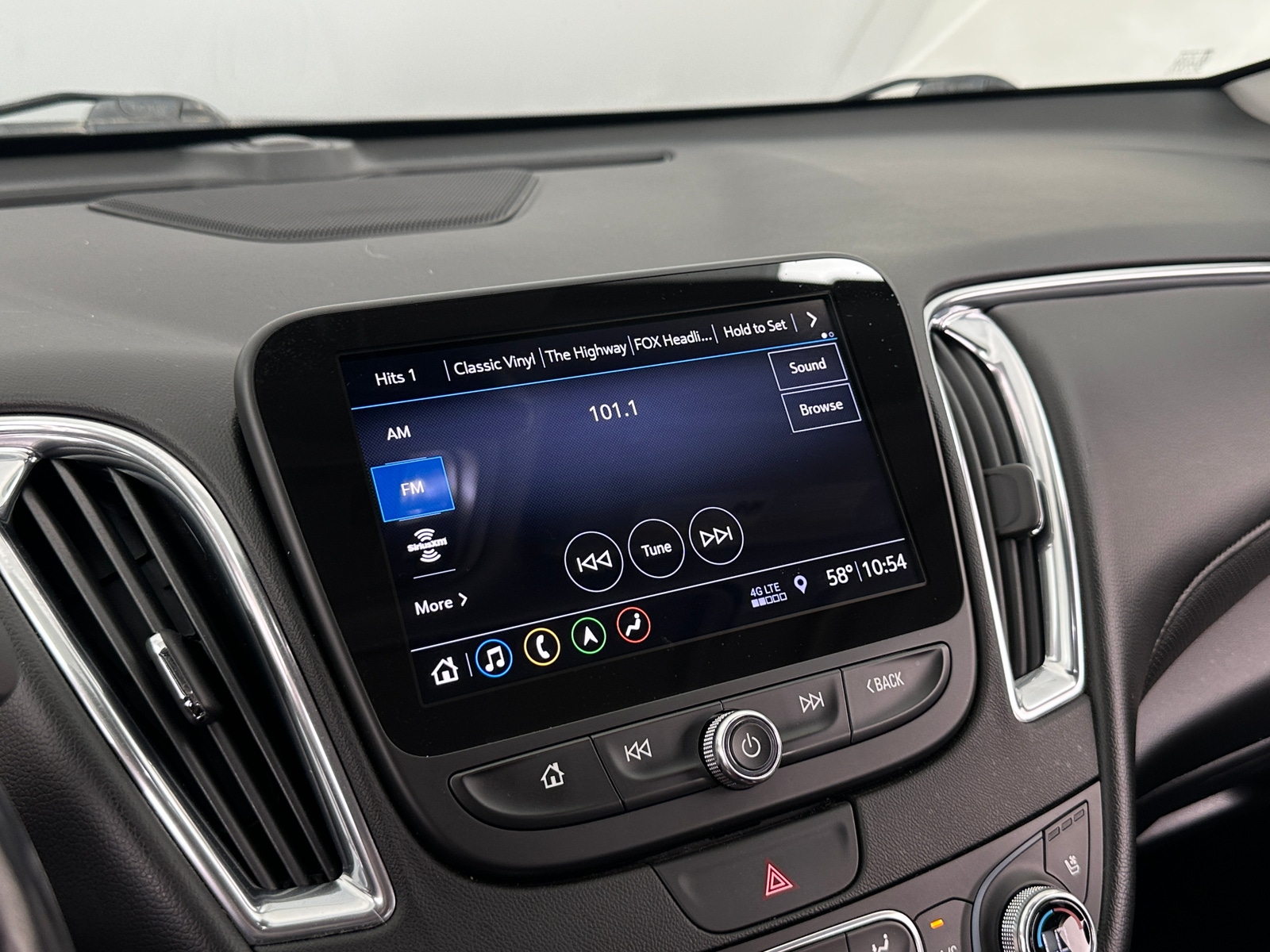 Thumbnail: 2020 Chevrolet Malibu - 3