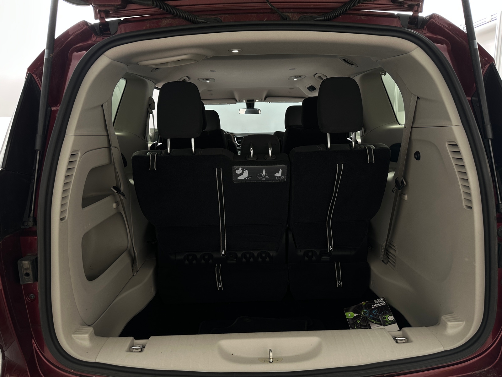 Thumbnail: 2020 Chrysler Voyager - 7