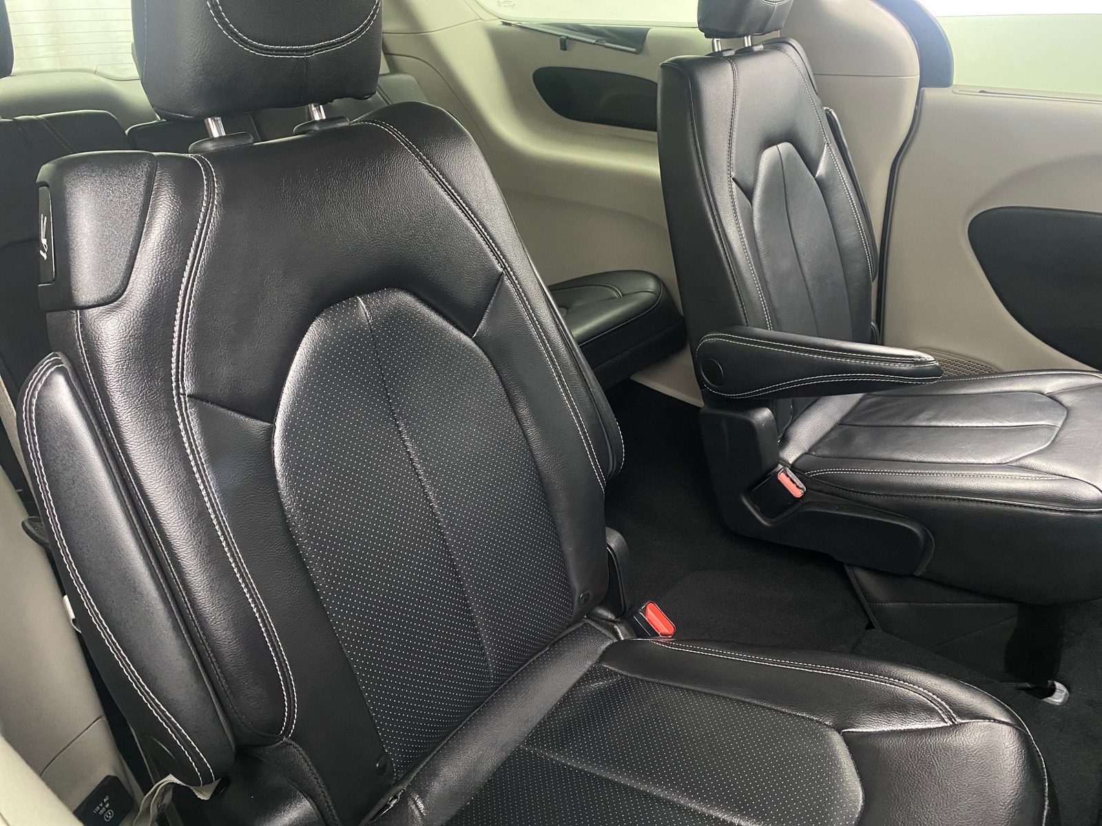 Thumbnail: 2022 Chrysler Pacifica - 5