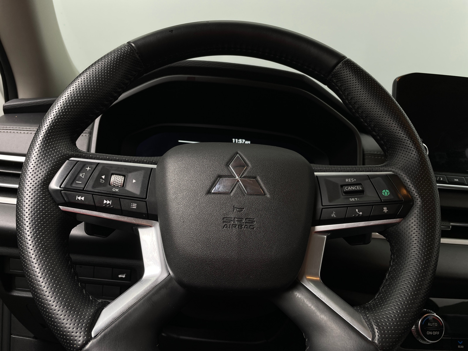 Thumbnail: 2024 Mitsubishi Outlander - 4