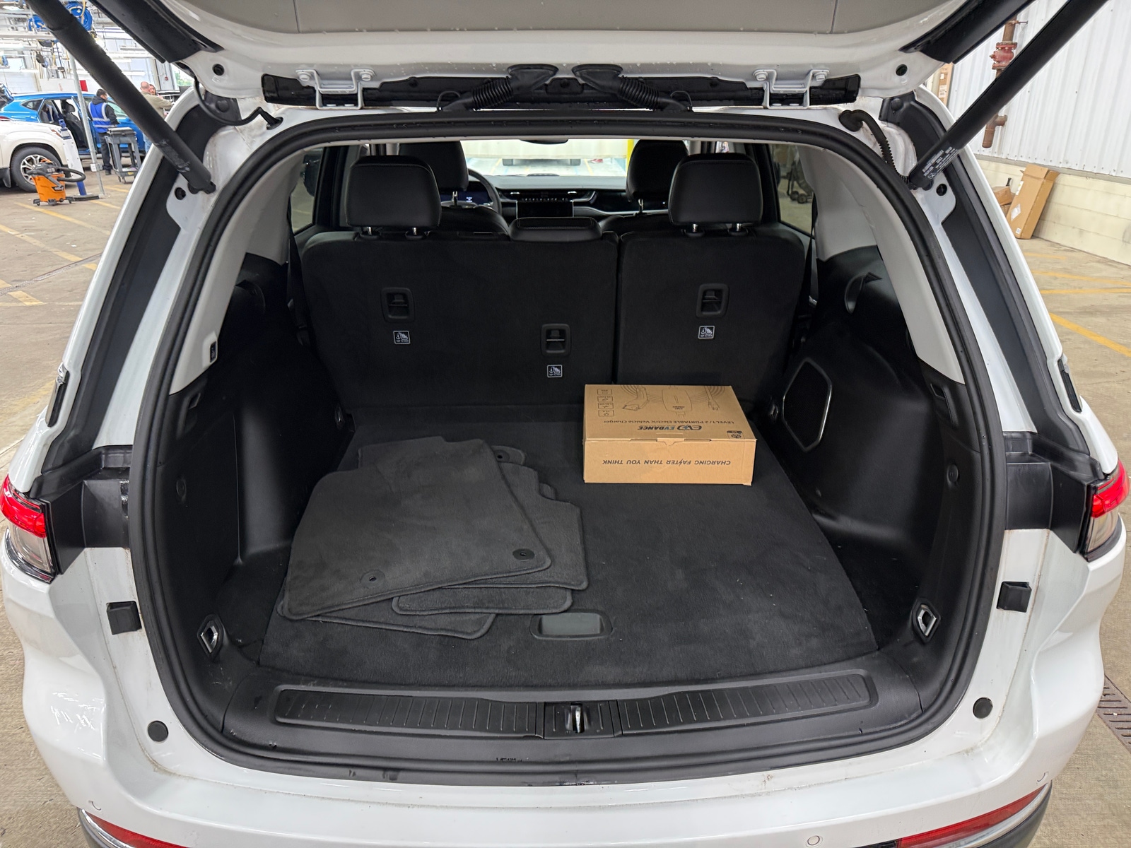 Thumbnail: 2022 Jeep Grand Cherokee - 6