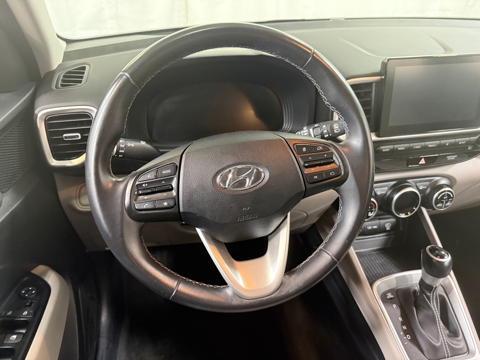 Thumbnail: 2023 Hyundai Venue - 5