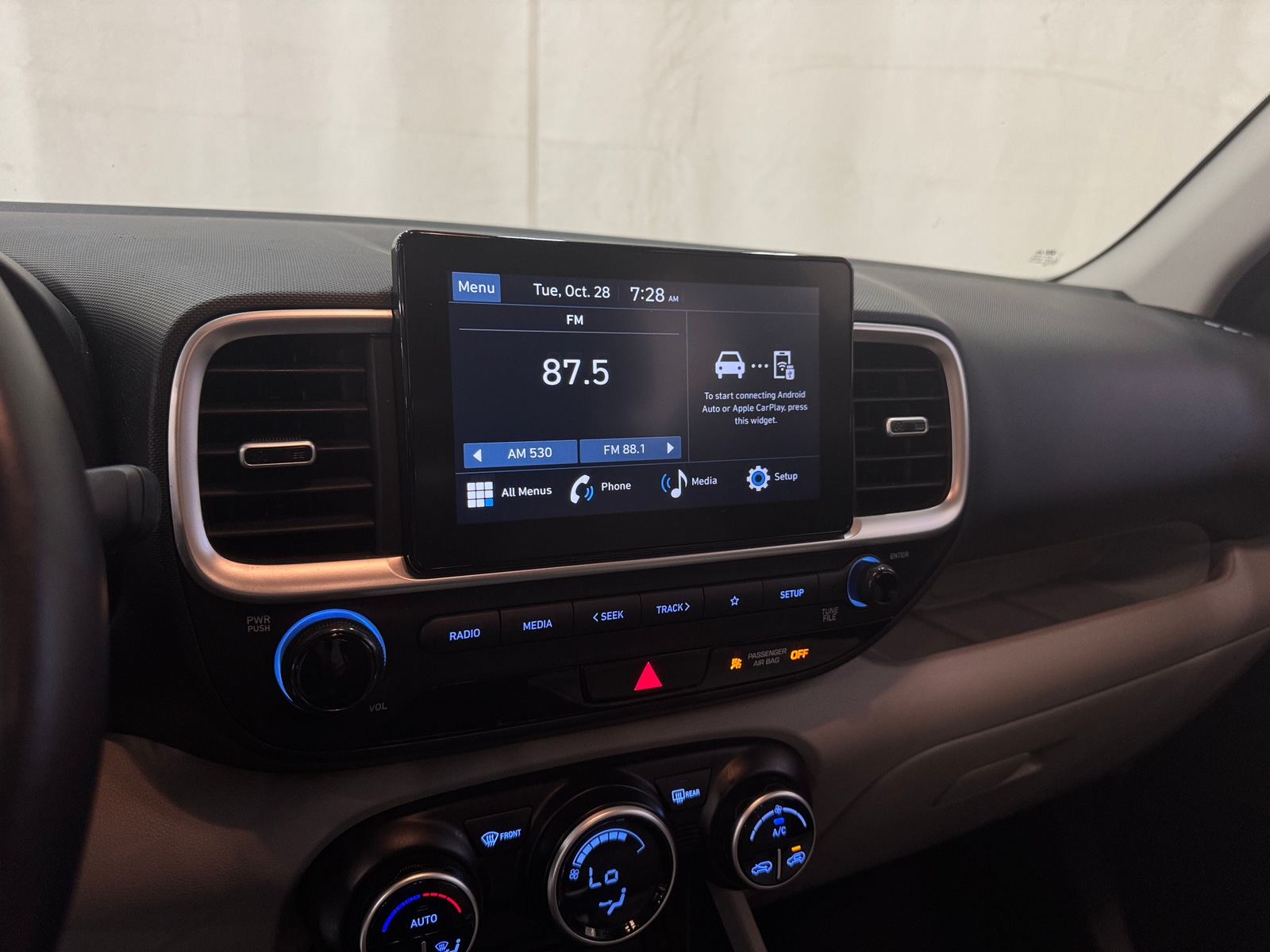 Thumbnail: 2023 Hyundai Venue - 4