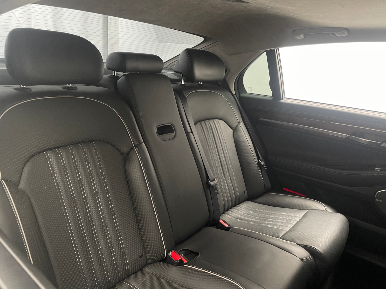 Thumbnail: 2017 Genesis G90 - 5