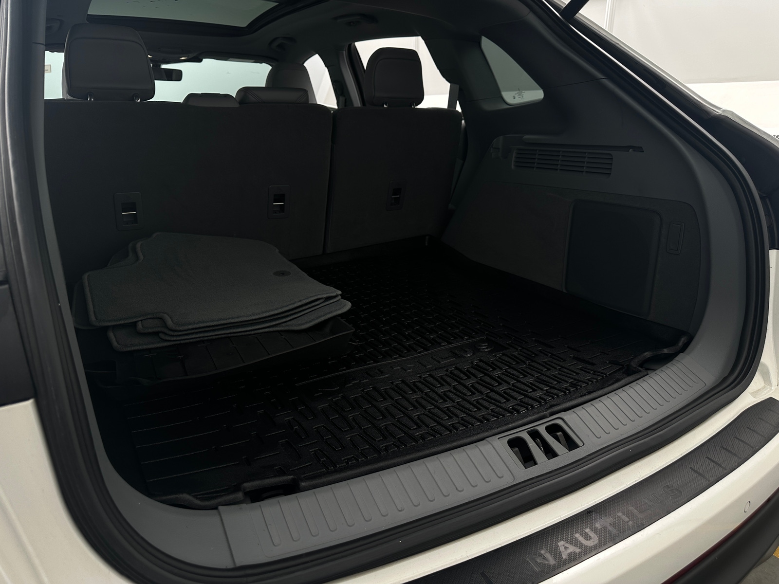 Thumbnail: 2022 Lincoln Nautilus - 6