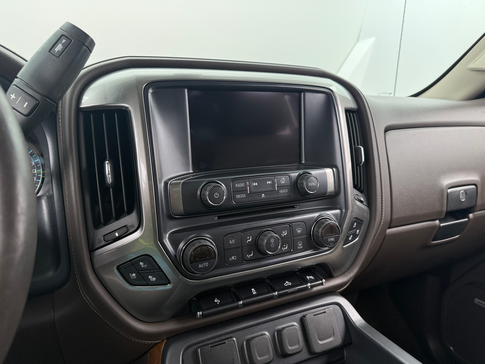 Thumbnail: 2018 Chevrolet Silverado 1500 - 3