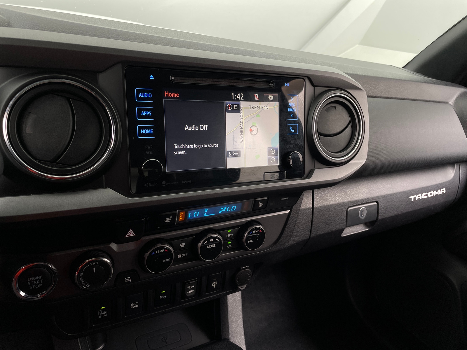 Thumbnail: 2017 Toyota Tacoma - 4