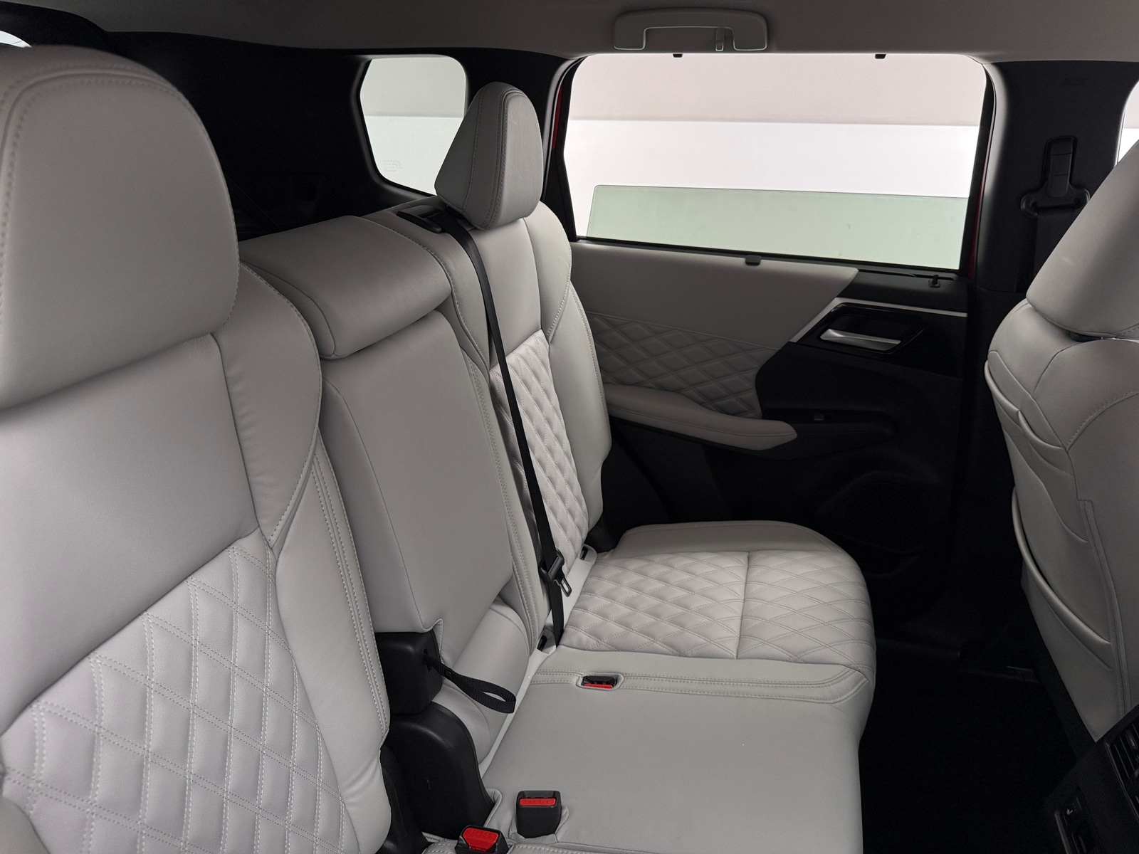 Thumbnail: 2024 Mitsubishi Outlander - 5