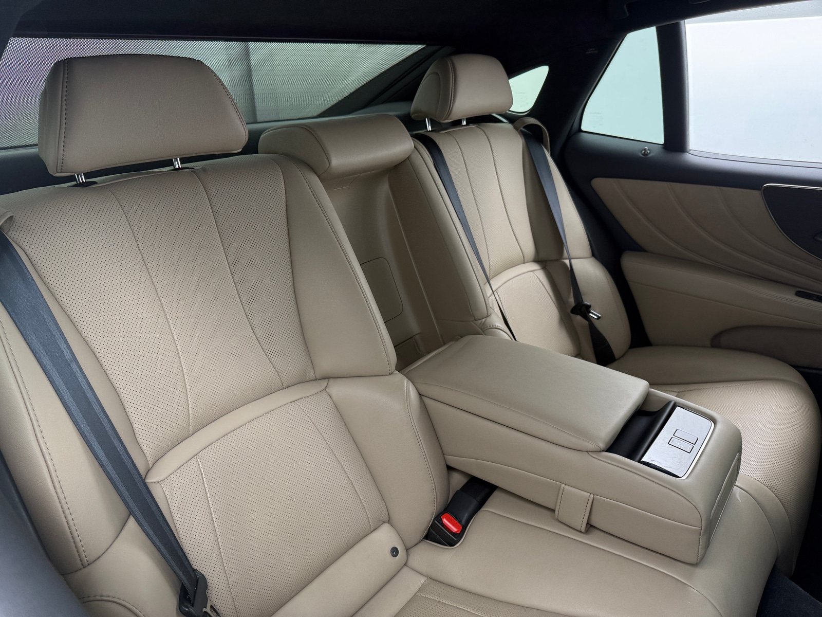 Thumbnail: 2023 Lexus LS - 5