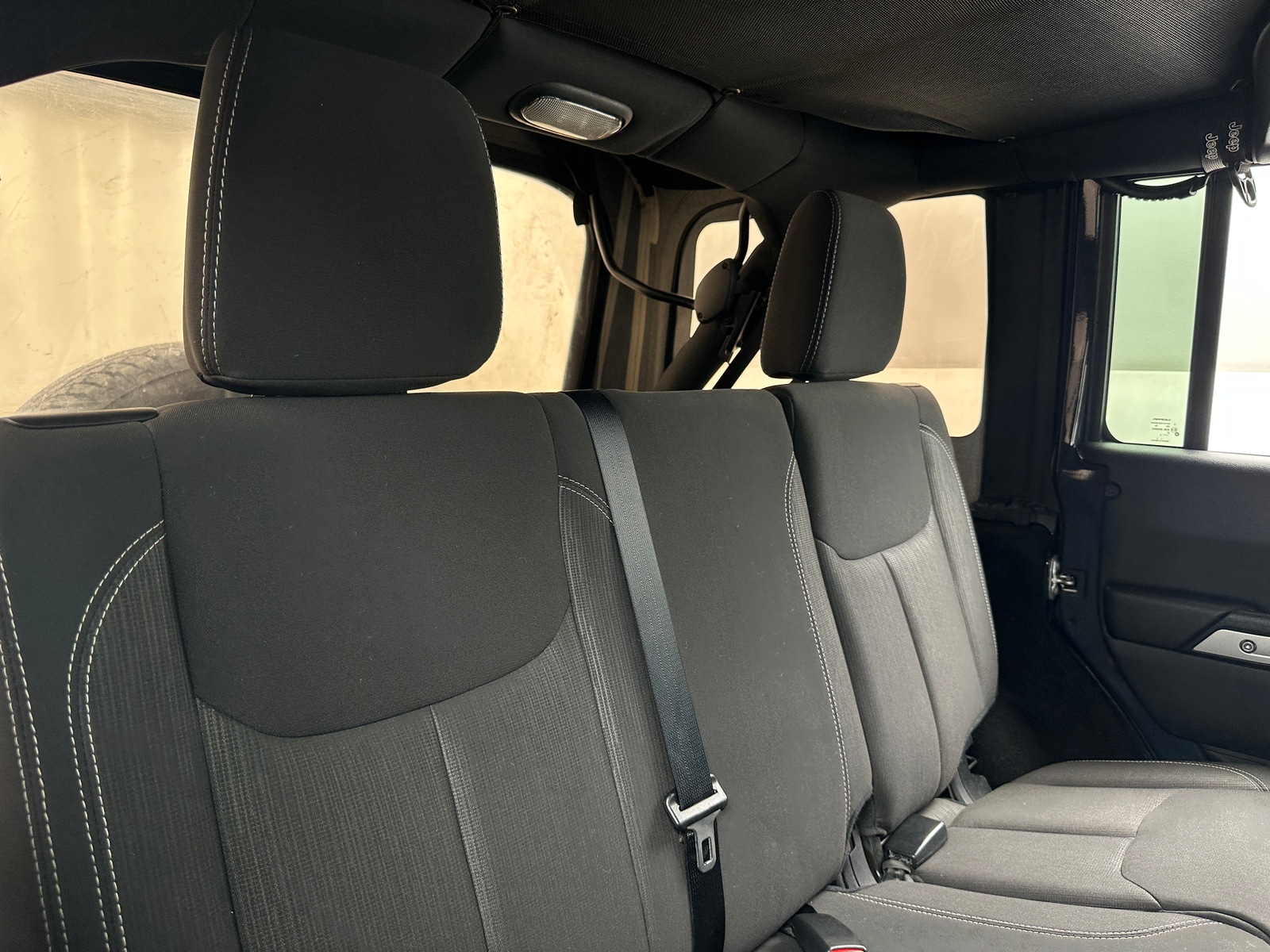 Thumbnail: 2016 Jeep Wrangler - 6