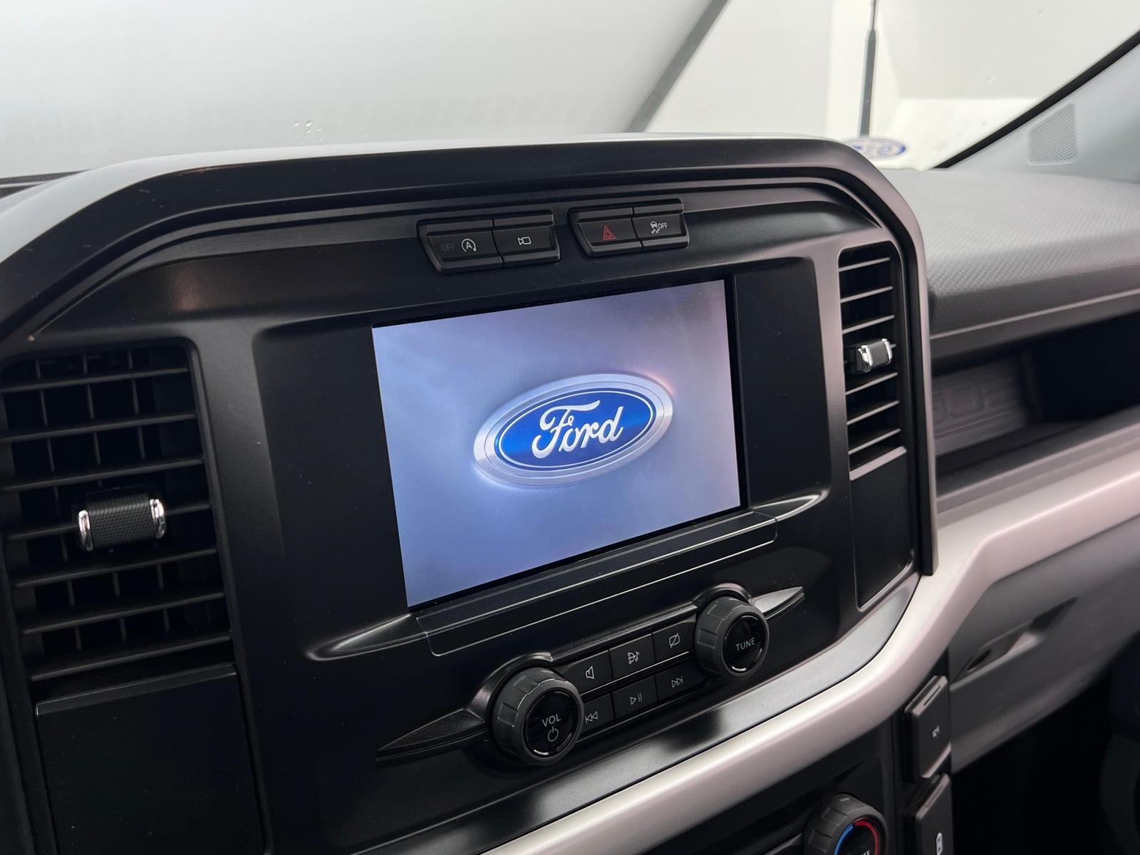 Thumbnail: 2022 Ford Econoline - 4