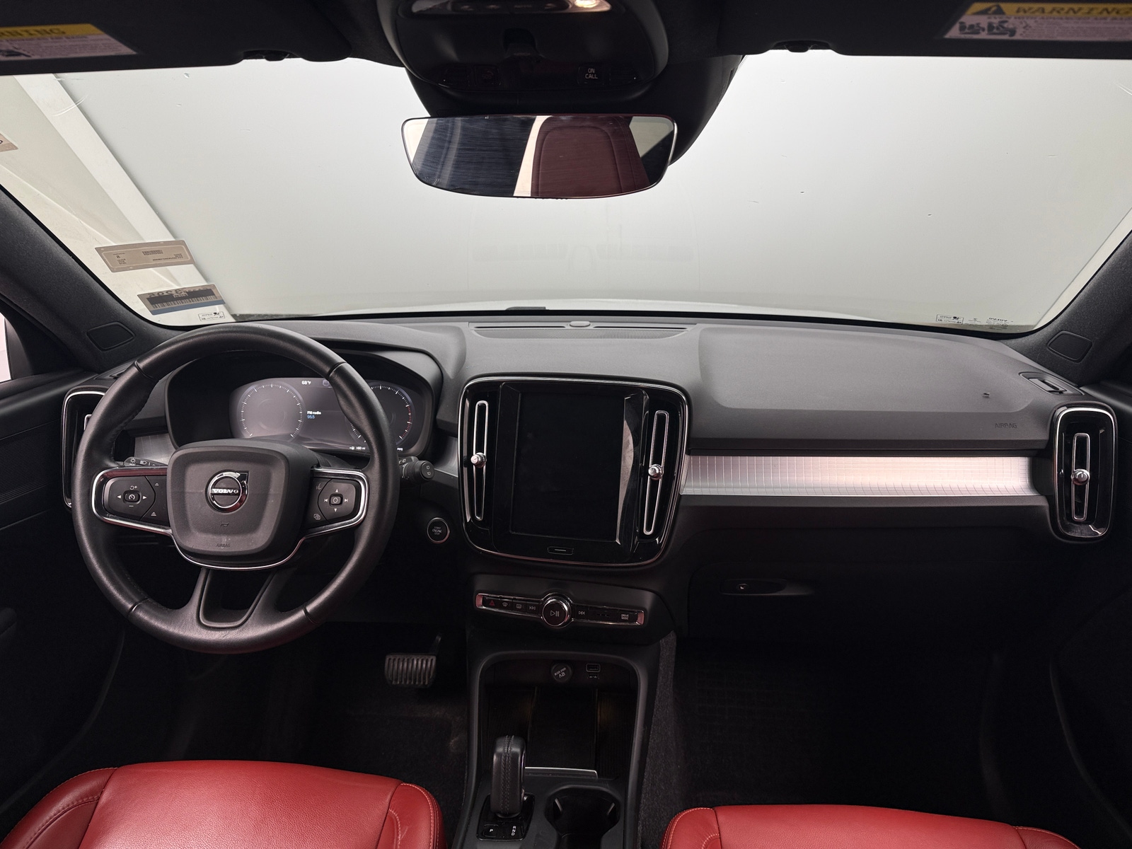 Thumbnail: 2019 Volvo XC40 - 2