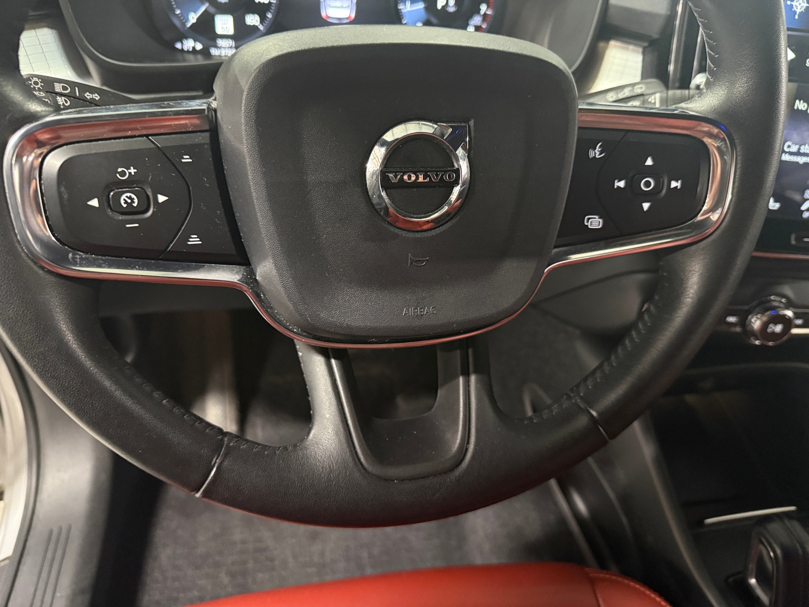 Thumbnail: 2019 Volvo XC40 - 4