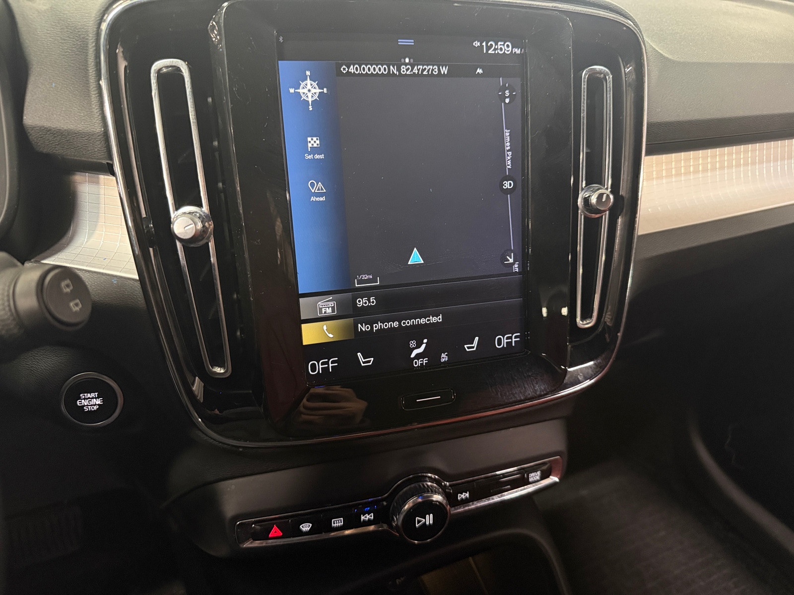 Thumbnail: 2019 Volvo XC40 - 3