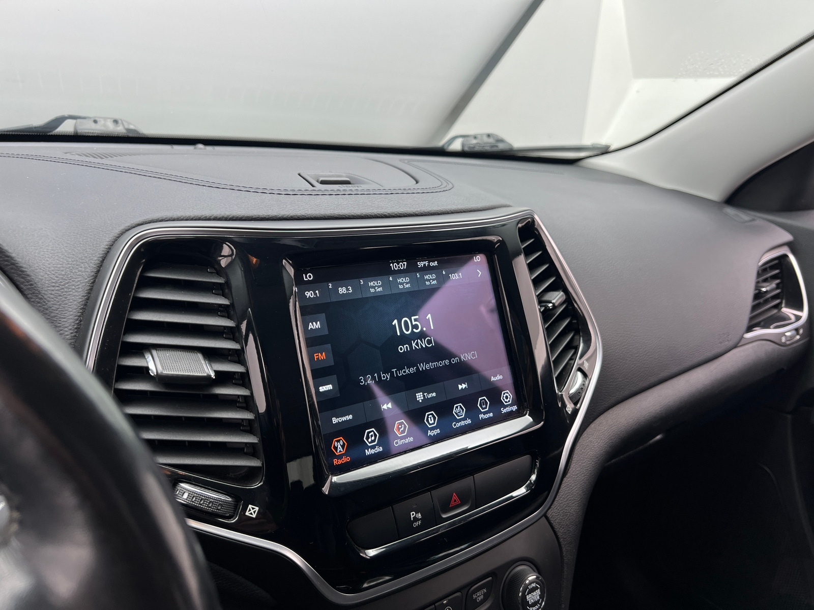 Thumbnail: 2020 Jeep Cherokee - 3