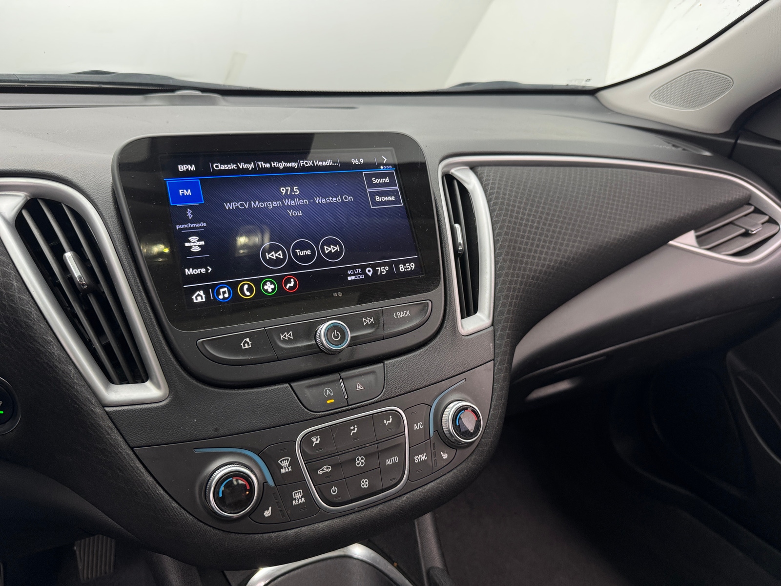 Thumbnail: 2024 Chevrolet Malibu - 4