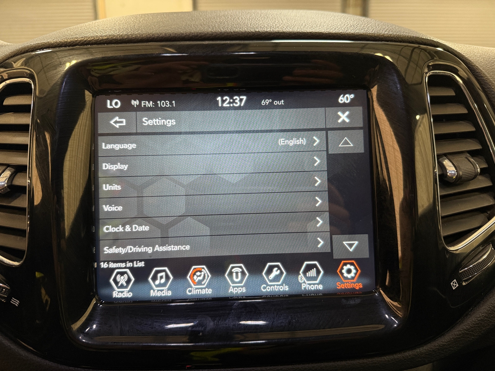 Thumbnail: 2017 Jeep Compass - 3