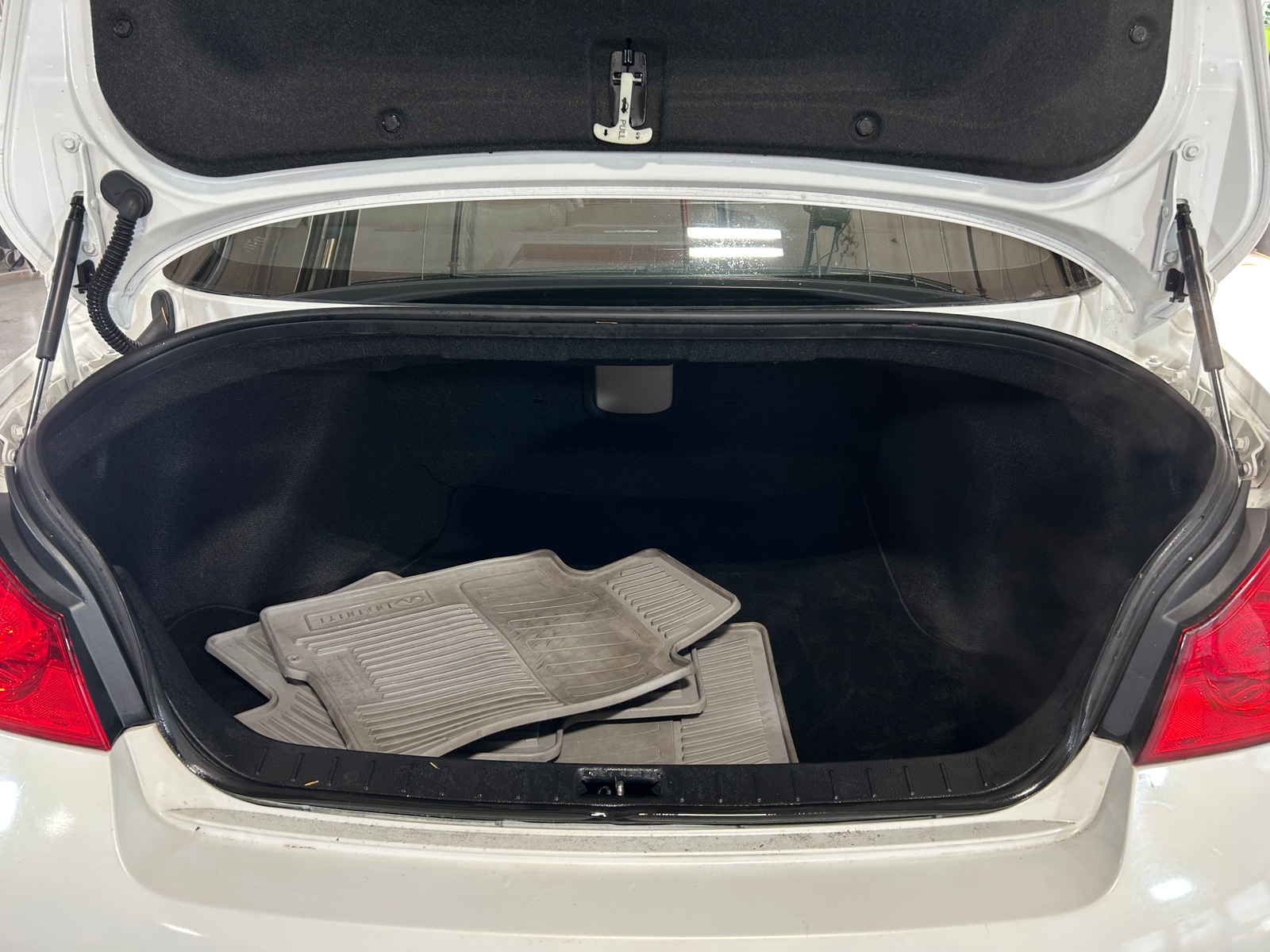 Thumbnail: 2010 INFINITI G37 - 6