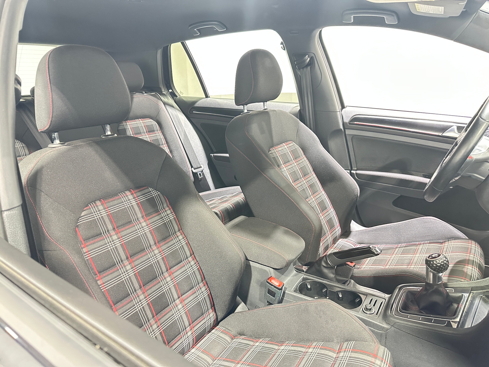 Thumbnail: 2017 Volkswagen Golf - 2