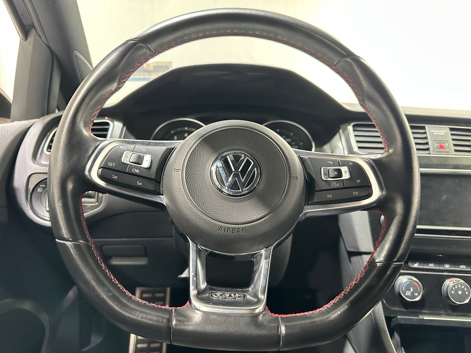 Thumbnail: 2017 Volkswagen Golf - 5