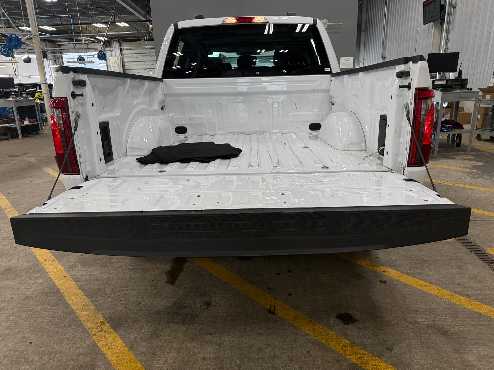 Thumbnail: 2025 Ford Econoline - 7