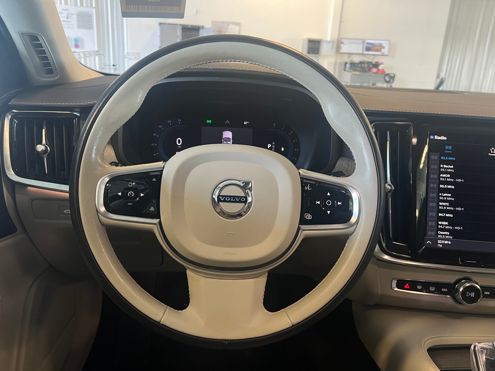 Thumbnail: 2023 Volvo S90 - 4