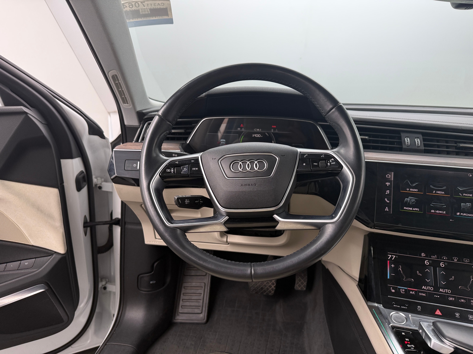 Thumbnail: 2019 Audi e-tron - 4