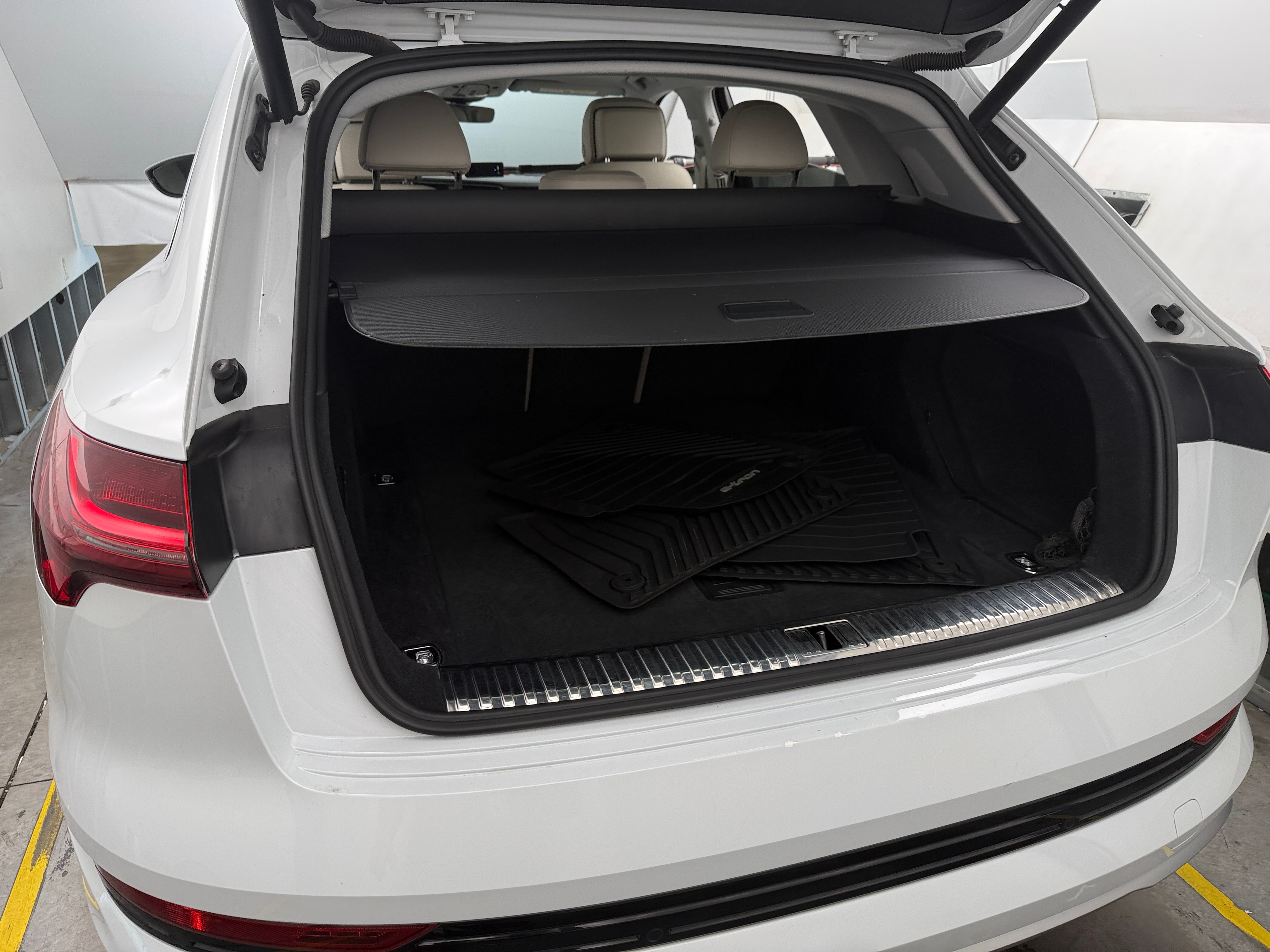 Used 2019 Audi e-tron Prestige with VIN WA1VABGE1KB024244 for sale in Oak Creek, WI