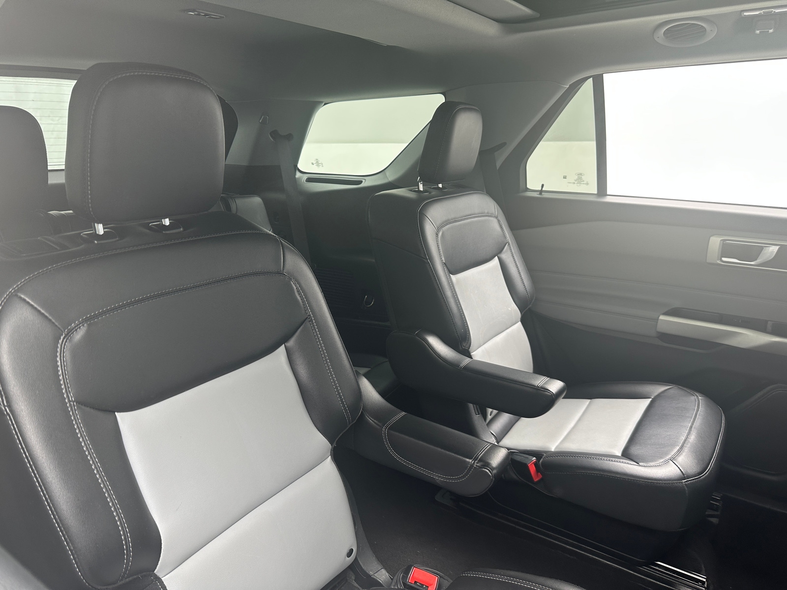 Thumbnail: 2022 Ford Explorer - 5