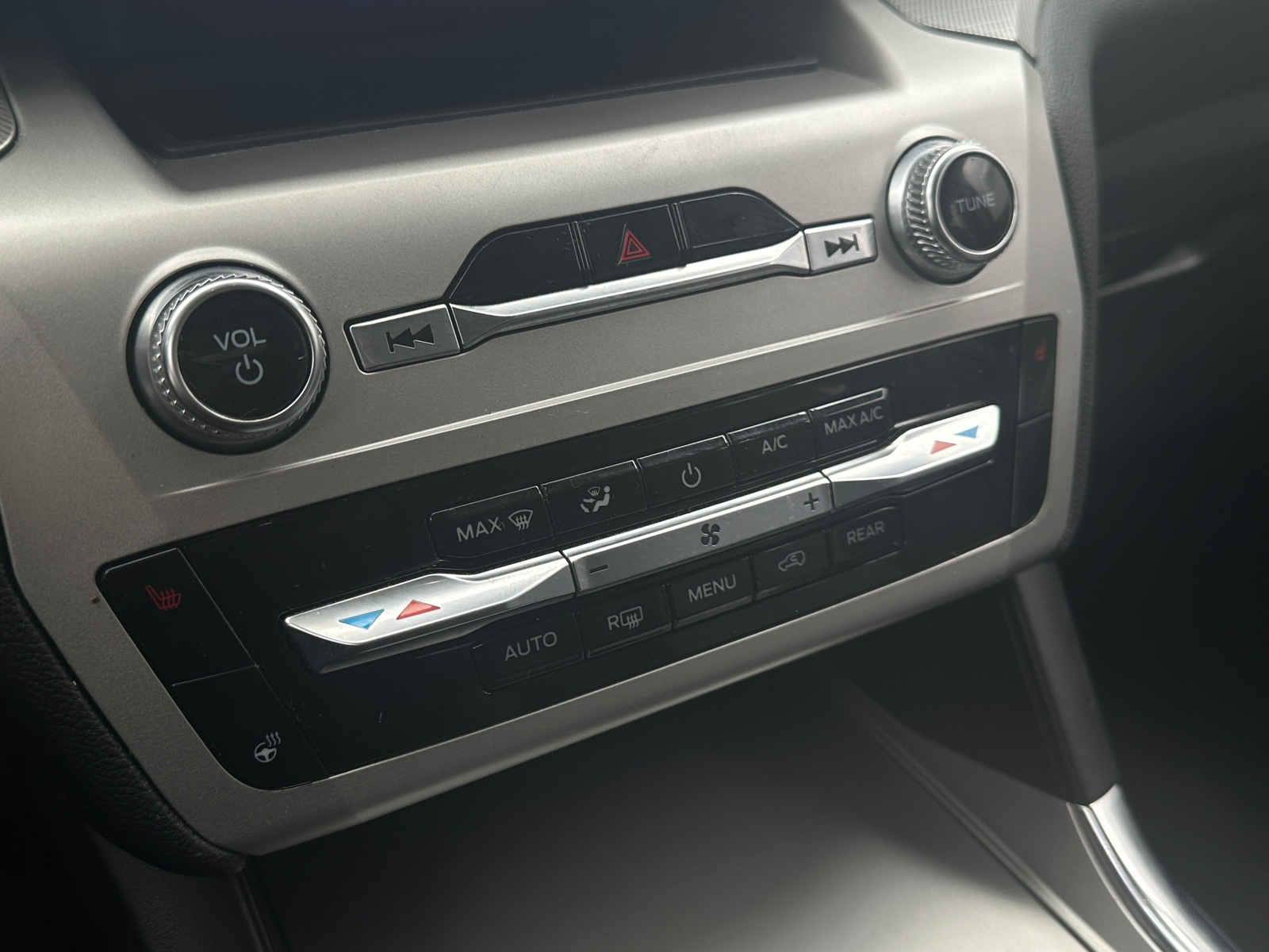 Thumbnail: 2022 Ford Explorer - 3