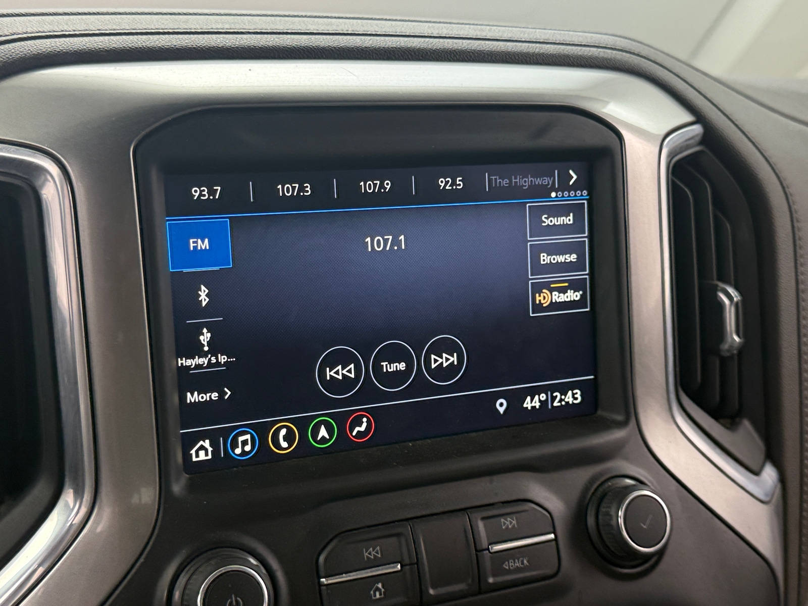 Thumbnail: 2019 Chevrolet Silverado 1500 - 3