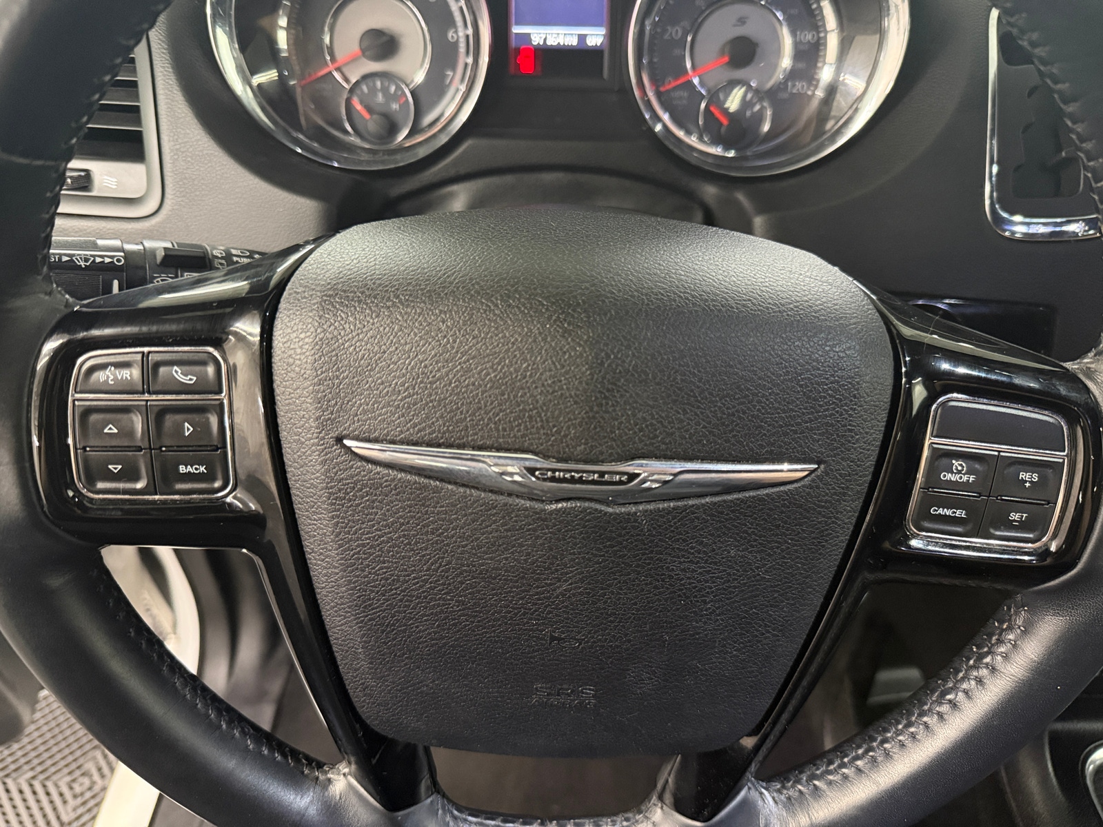 Thumbnail: 2015 Chrysler Town & Country - 4