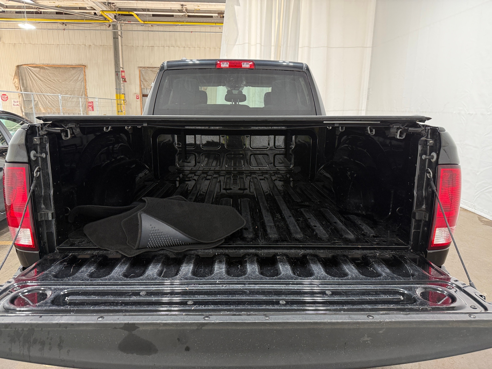 Thumbnail: 2019 RAM 1500 Classic - 6