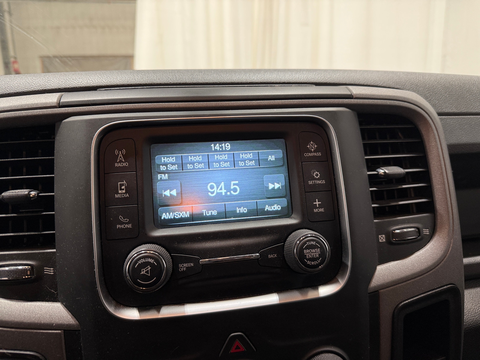 Thumbnail: 2019 RAM 1500 Classic - 3