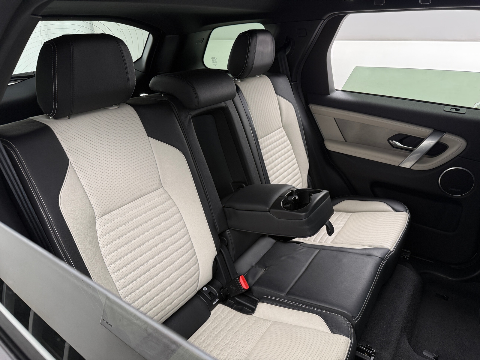 Thumbnail: 2021 Land Rover Discovery Sport - 5