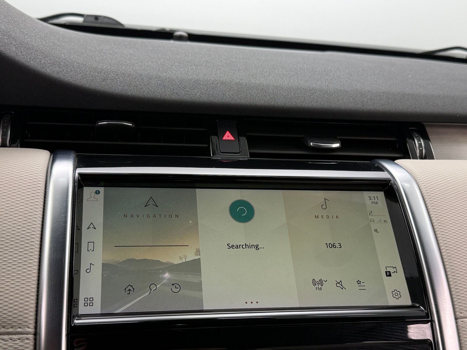 Thumbnail: 2021 Land Rover Discovery Sport - 3