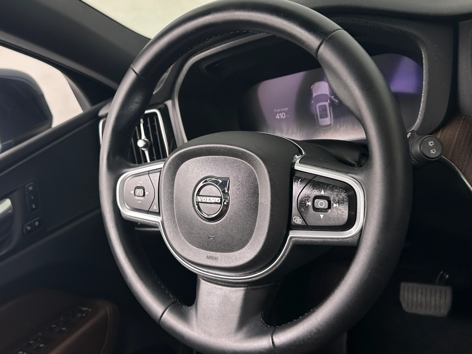 Thumbnail: 2022 Volvo XC60 - 4