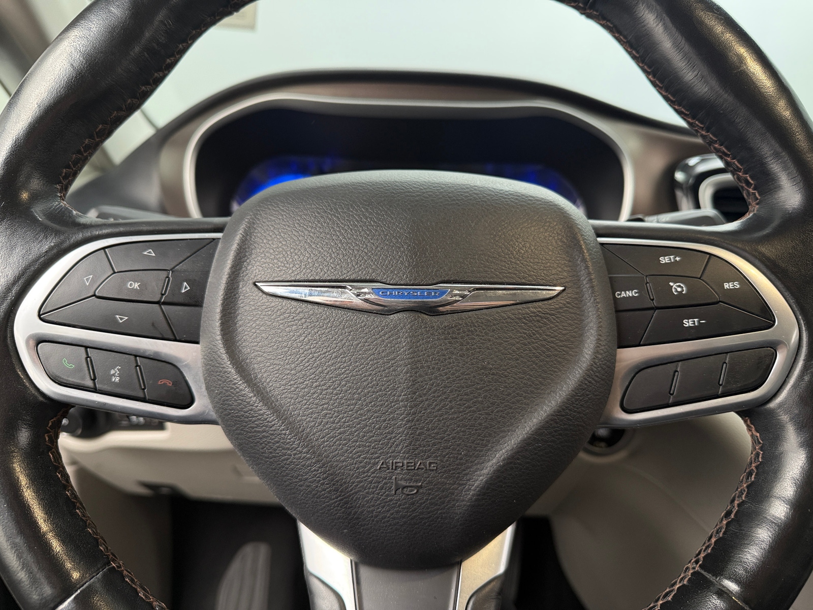 Thumbnail: 2019 Chrysler Pacifica - 4
